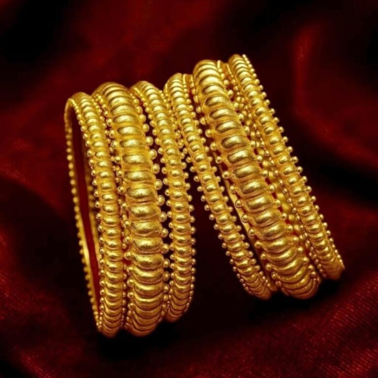 Ethnic style Maharashtrian gold-tone bangles set of 6